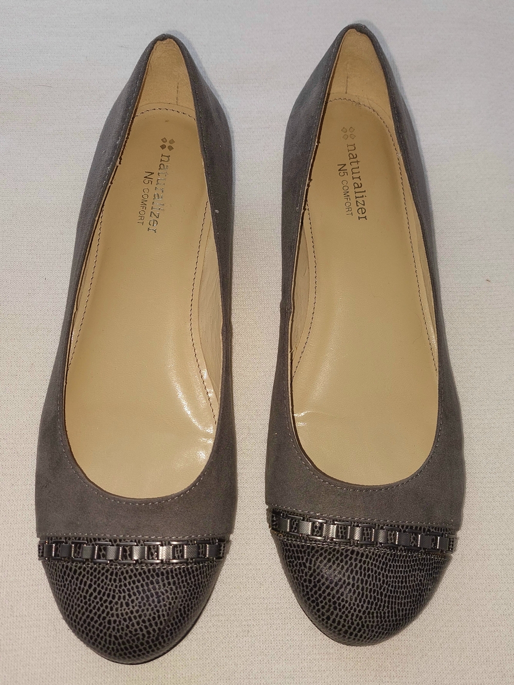 Naturalizer Gray Suede Ballet Flats with Textured Cap